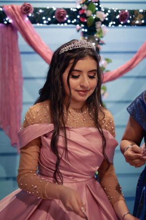 Sweet sixteen session of birthday girl cutting the cake.