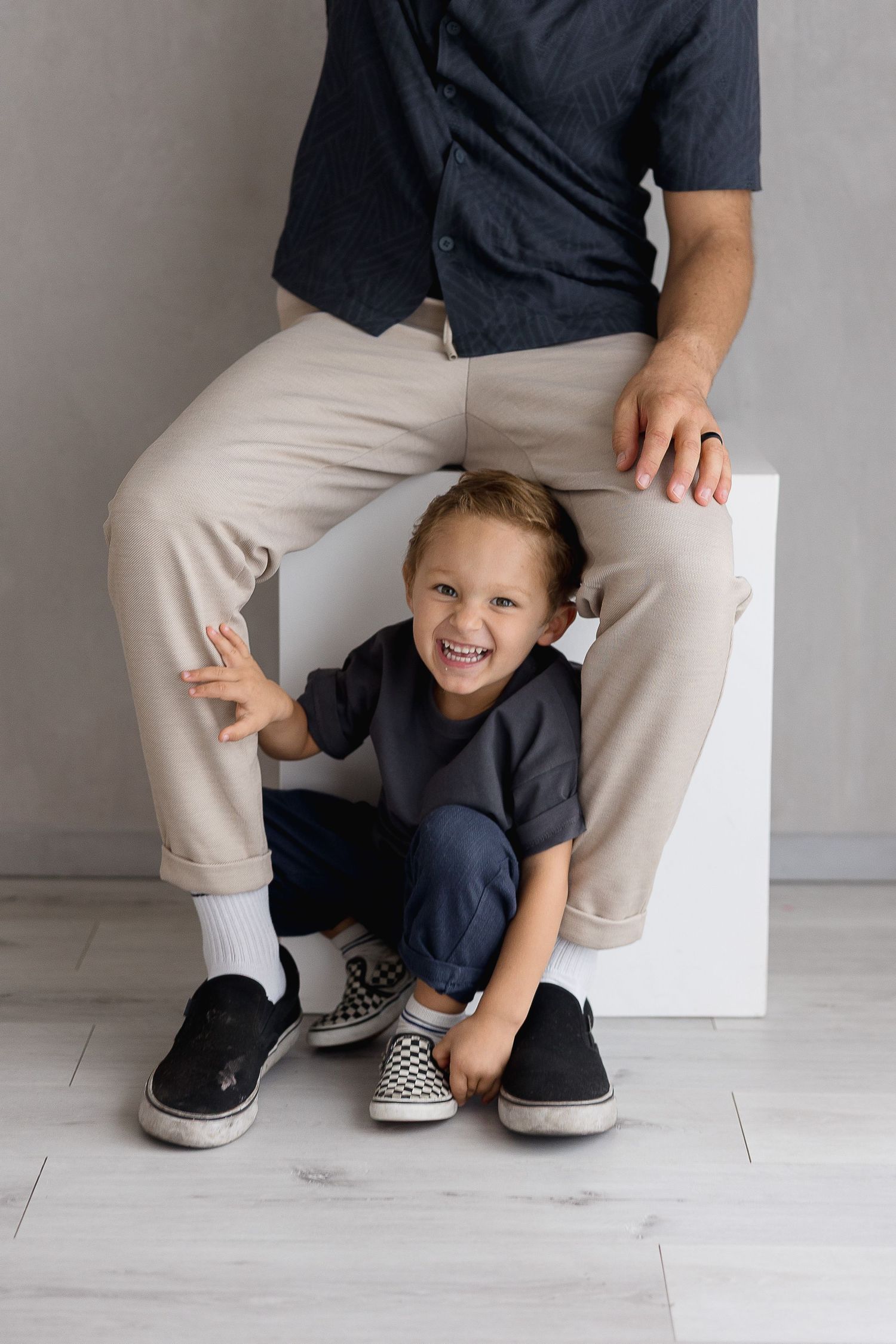 family photoshoot of toddler and dad in Orange County featuring big brothers and baby