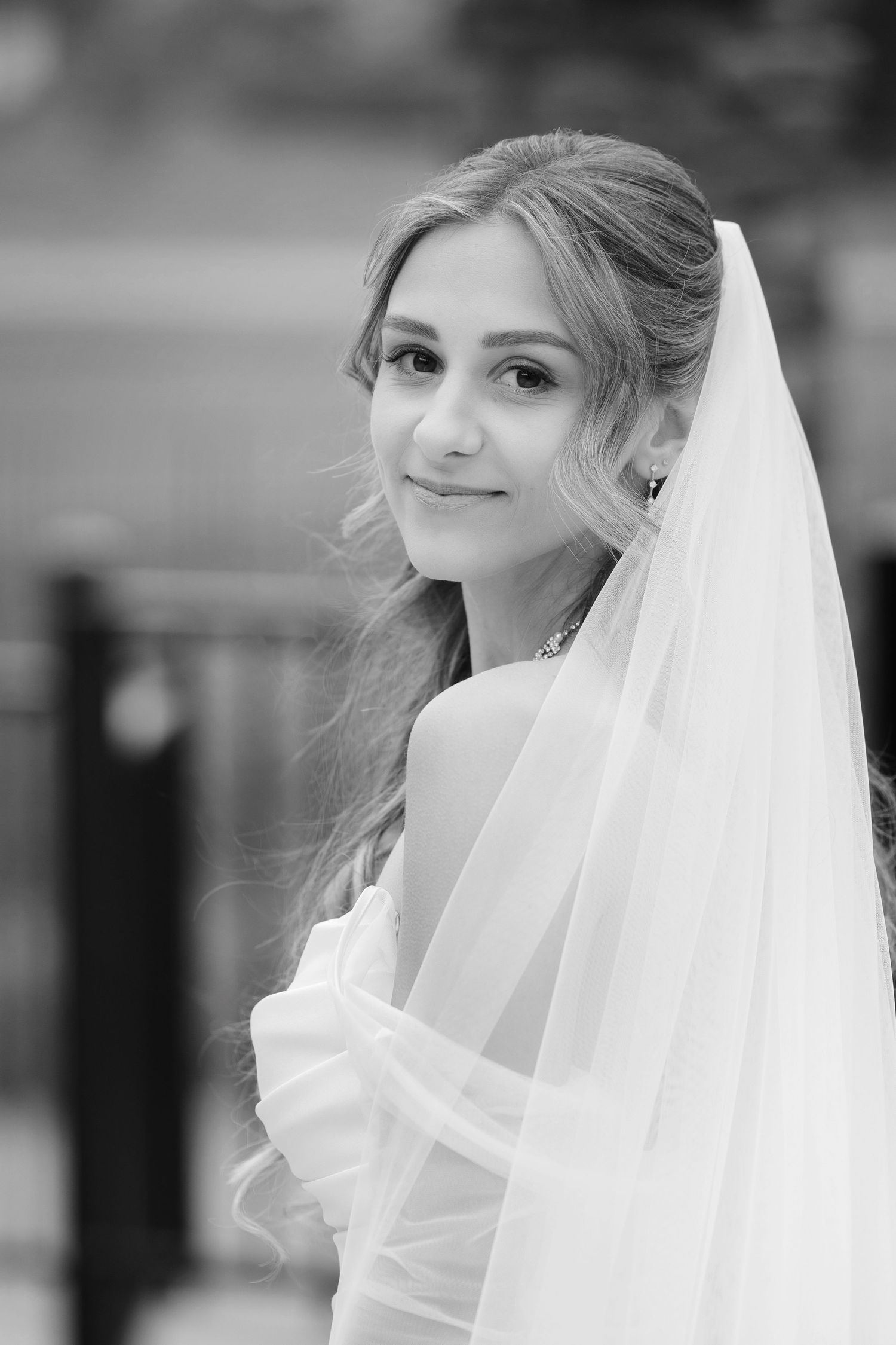 Bride outside Reserve at Stone Creek in North Canton photographed by Tom Forrest from Hudson, Ohio.