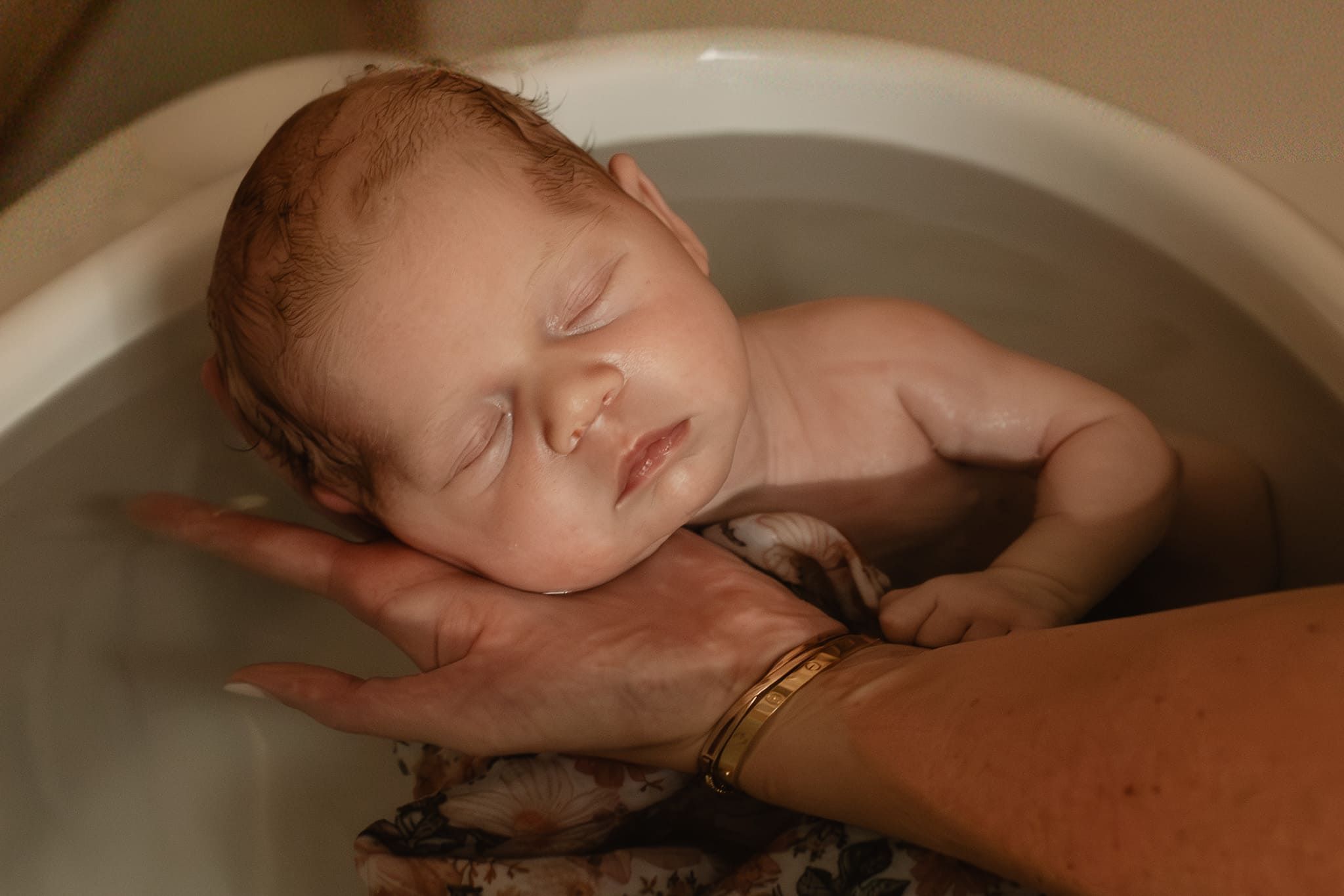 bébé qui dort dans son bain thalasso yvelines