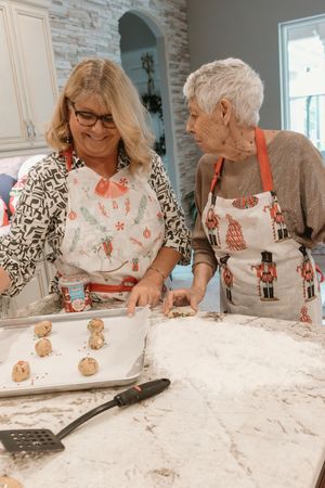 family, extended family, In home session,  documentary session, generations, New smyrna FL, baking