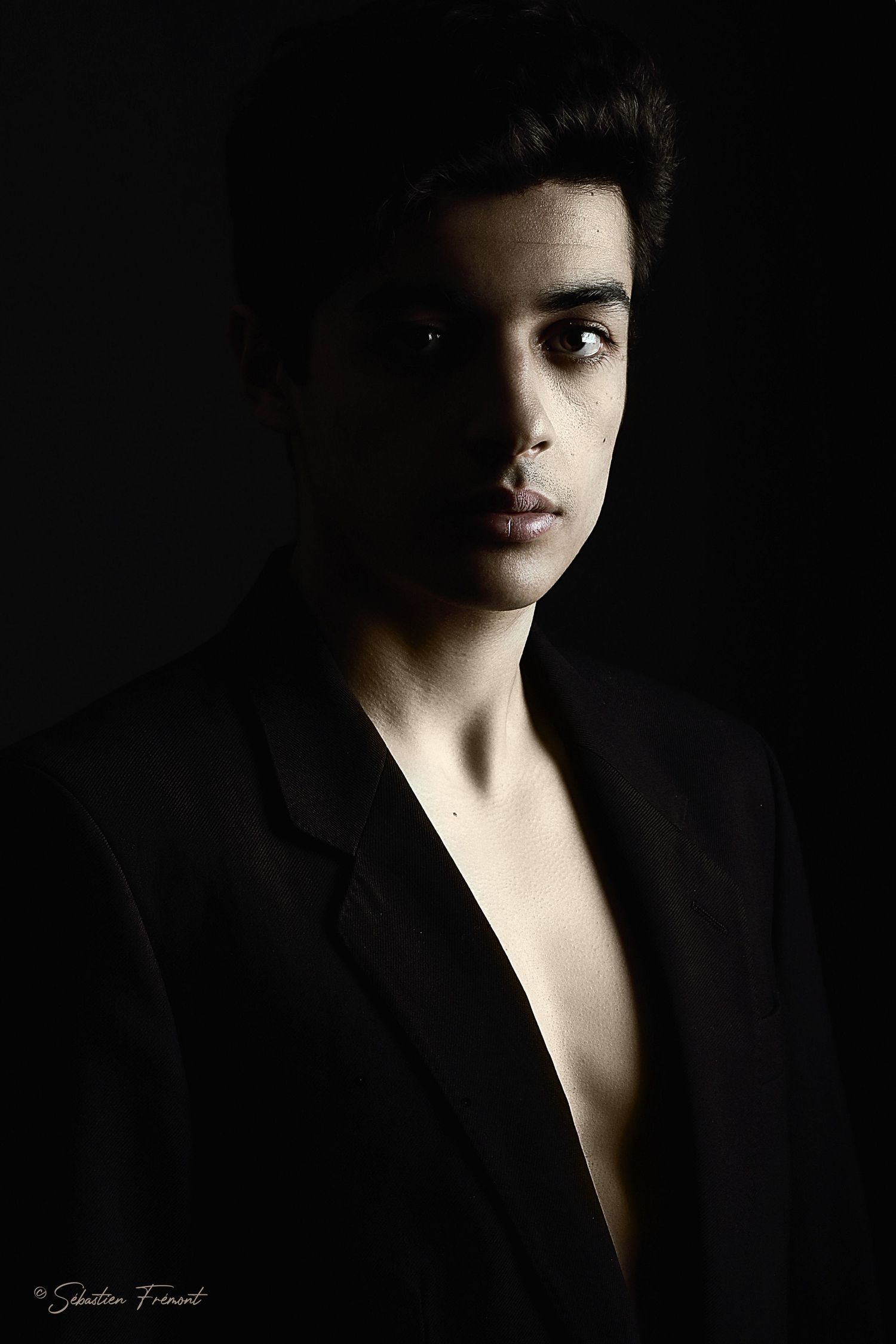 Sébastien Frémont - Portrait Photographer - Souhil Aboussikine / V - Studio Paris