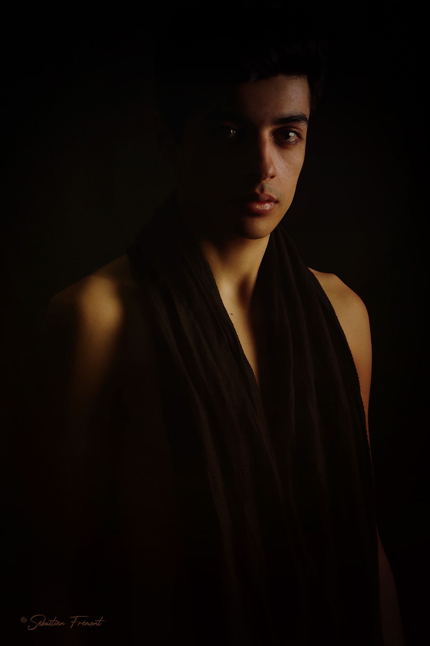 Sébastien Frémont - Portrait Photographer - Souhil Aboussikine / Scarf - Studio Paris