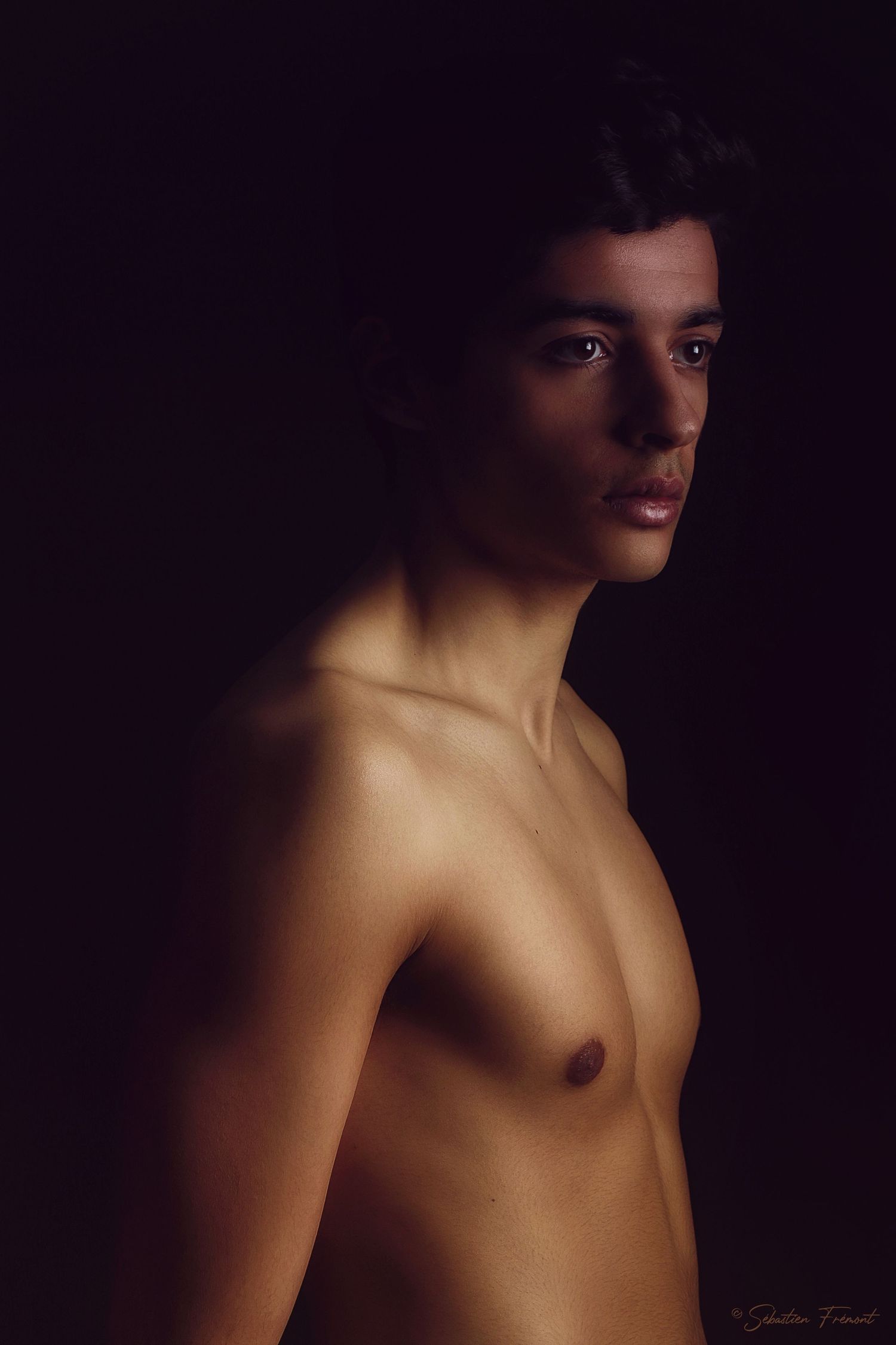 Sébastien Frémont - Photobook Photographer - Souhil Aboussikine / Sirocco - Studio Paris