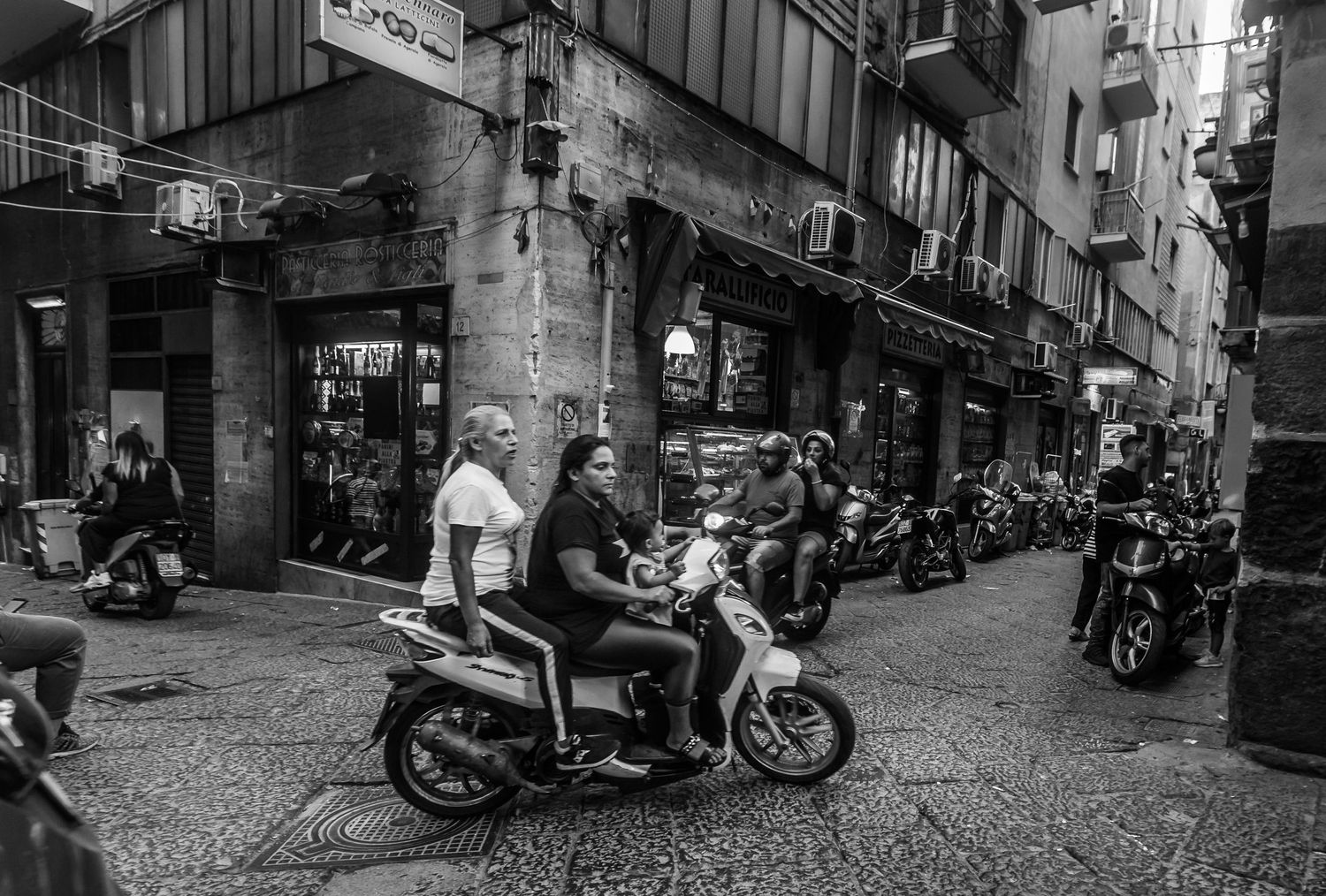 Spanish Quarter, Quartieri Spagnoli, Naples, Italy, Street Photography, Napoli