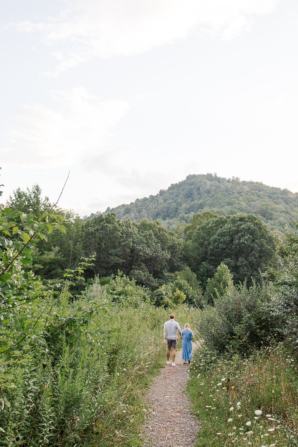 couples photos in mountains