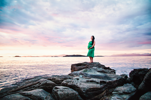 Nanaimo Maternity Photography - Little Ginger Photography in Nanaimo, BC on Vancouver Island. Outdoor Maternity Photographer in Nanaimo BC.