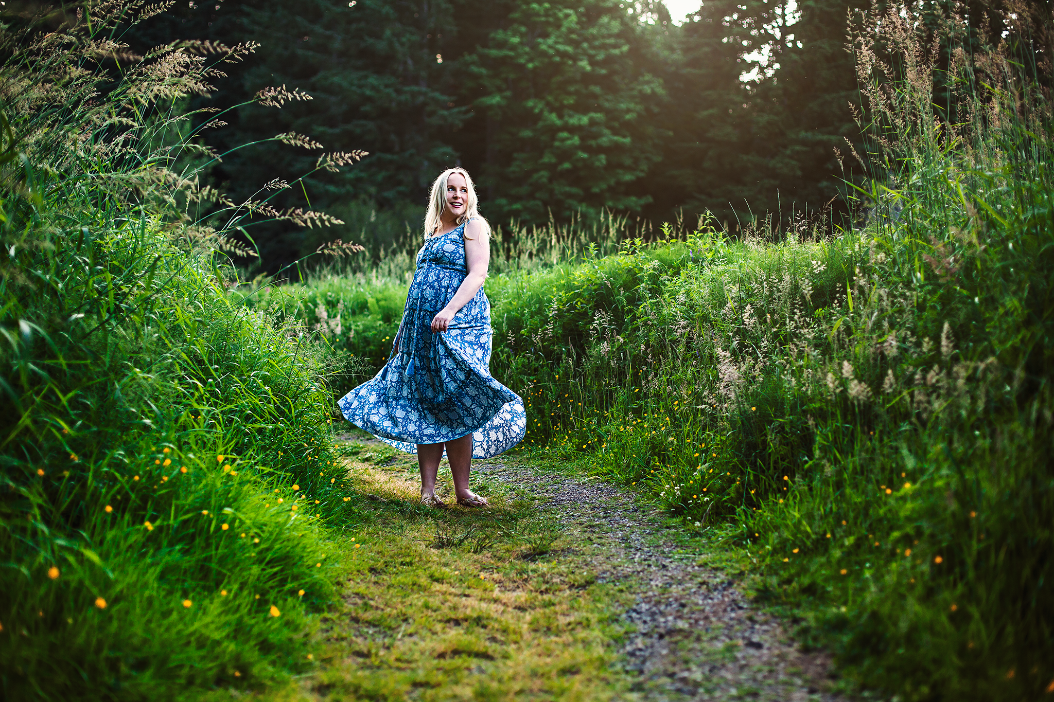 Nanaimo Maternity Photography - Little Ginger Photography in Nanaimo, BC on Vancouver Island. Outdoor Maternity Photographer in Nanaimo BC.
