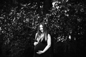 Nanaimo Maternity Photography - Little Ginger Photography in Nanaimo, BC on Vancouver Island. Outdoor Maternity Photographer in Nanaimo BC.