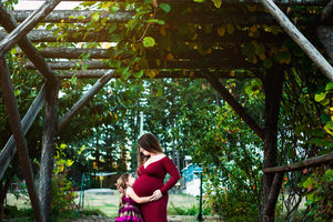 Nanaimo Maternity Photography - Little Ginger Photography in Nanaimo, BC on Vancouver Island. Outdoor Maternity Photographer in Nanaimo BC.