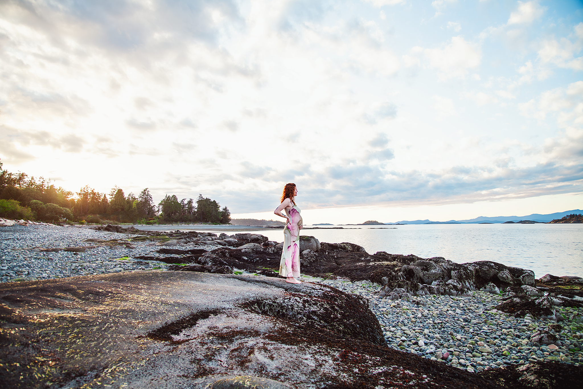 Nanaimo Maternity Photography - Little Ginger Photography in Nanaimo, BC on Vancouver Island. Outdoor Maternity Photographer in Nanaimo BC.