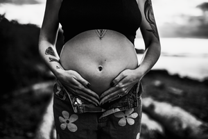Nanaimo Maternity Photography - Little Ginger Photography in Nanaimo, BC on Vancouver Island. Outdoor Maternity Photographer in Nanaimo BC.