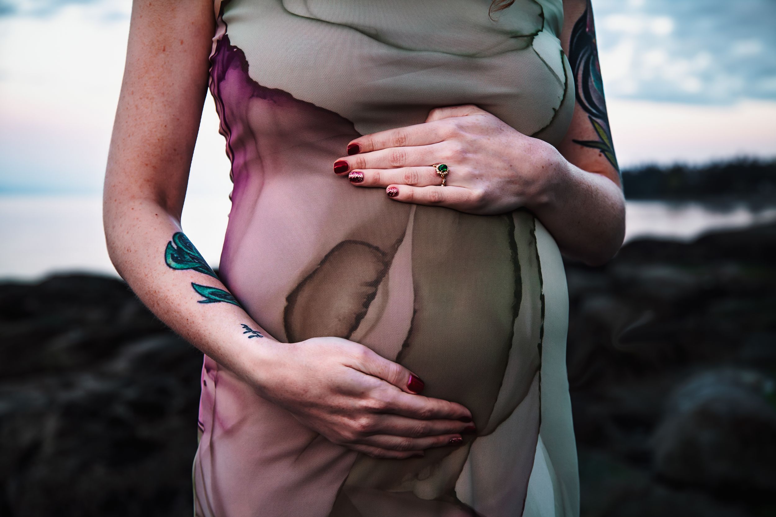 Nanaimo Maternity Photography - Little Ginger Photography in Nanaimo, BC on Vancouver Island. Outdoor Maternity Photographer in Nanaimo BC.