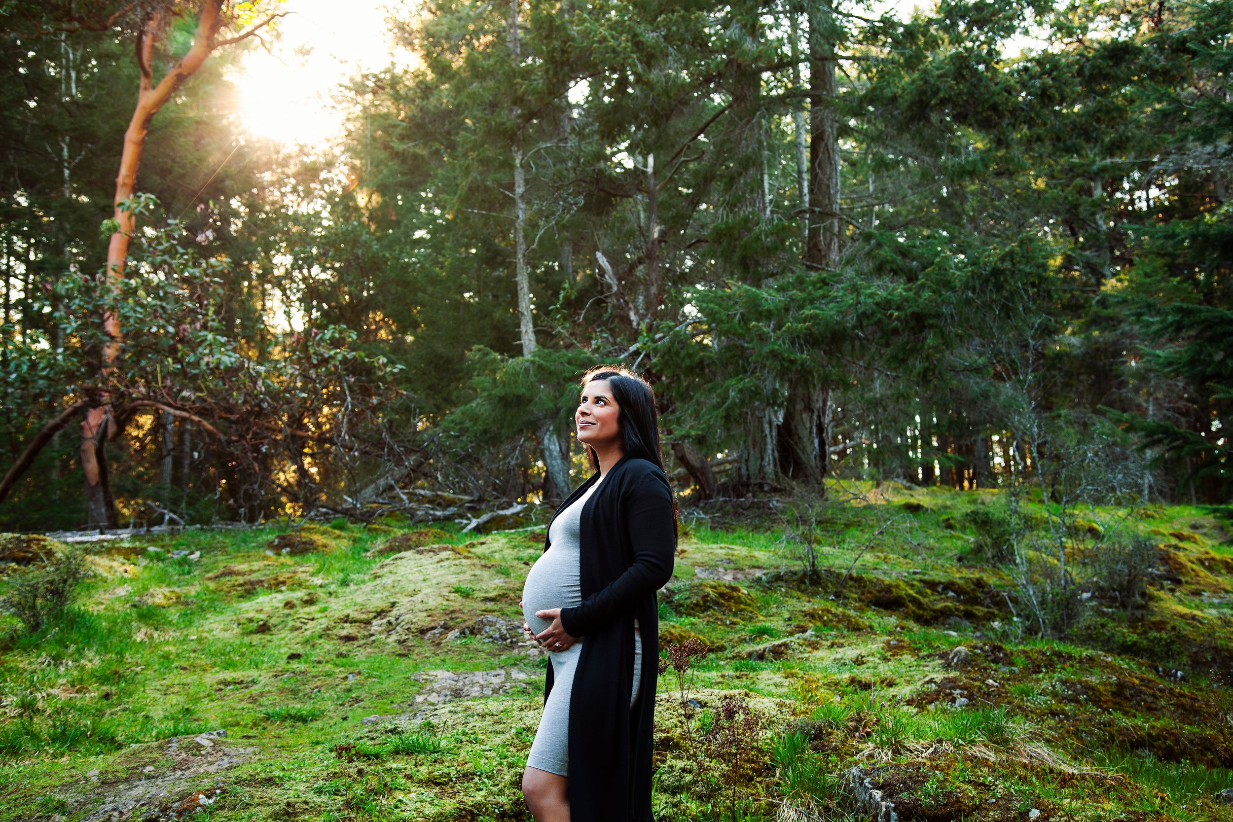 Nanaimo Maternity Photography - Little Ginger Photography in Nanaimo, BC on Vancouver Island. Outdoor Maternity Photographer in Nanaimo BC.