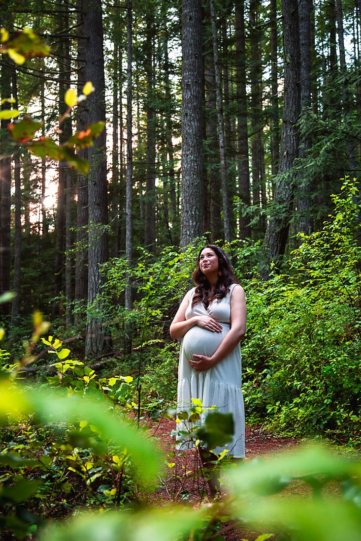 Nanaimo Maternity Photography - Little Ginger Photography in Nanaimo, BC on Vancouver Island. Outdoor Maternity Photographer in Nanaimo BC.