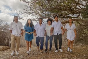 Premier Bonaire photographer Felicia Schuette – maternity, motherhood, boudoir, couples, lifestyle, business, flying dress, mini sessions.