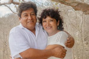 Premier Bonaire photographer Felicia Schuette – maternity, motherhood, boudoir, couples, lifestyle, business, flying dress, mini sessions.