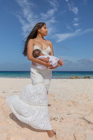 Premier Bonaire photographer Felicia Schuette – maternity, motherhood, boudoir, couples, lifestyle, business, flying dress, mini sessions.