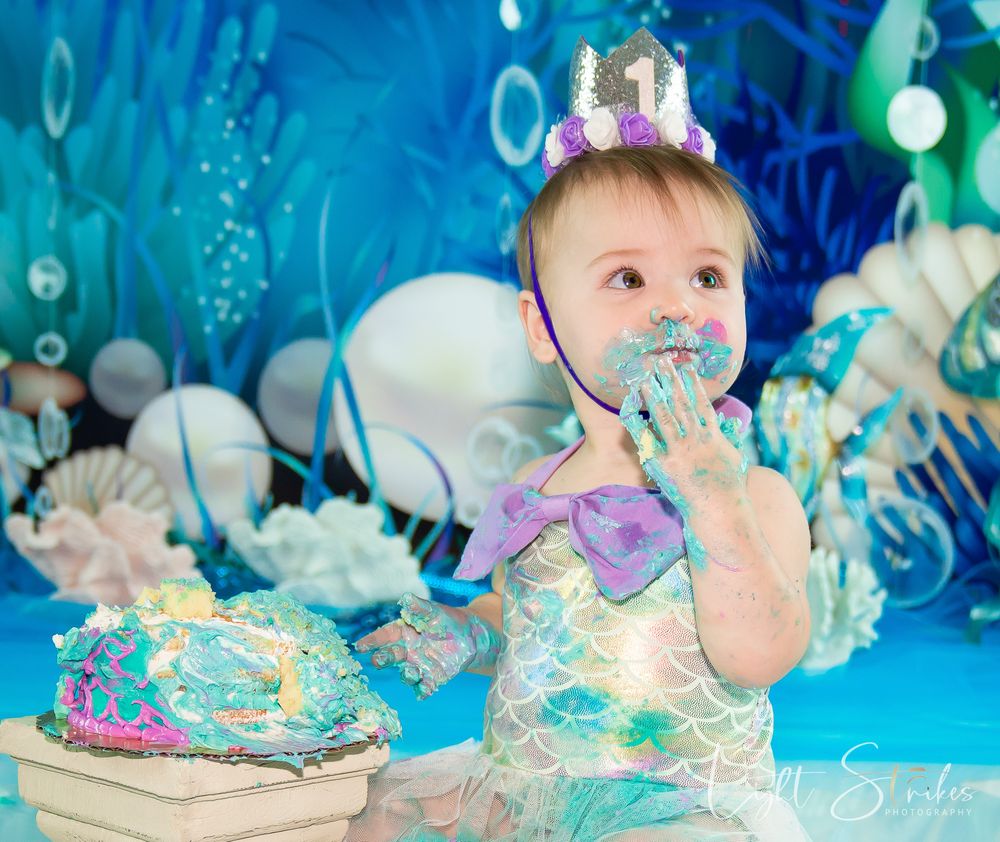 Children's photographer captured a child's portrait during first birthday and cake smash photo sessions.