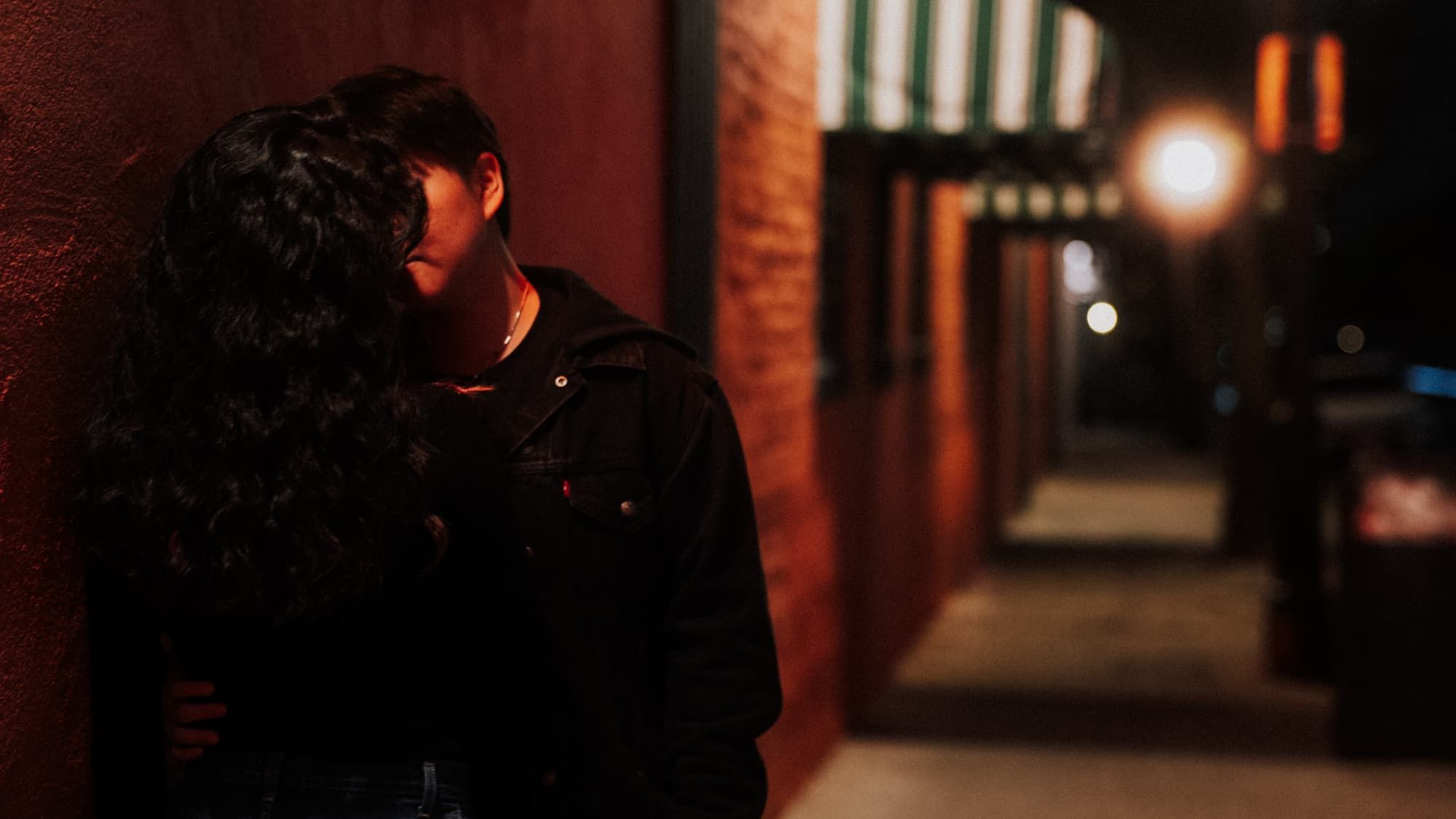 Candid Old Town Pasadena Night Couple Photography | FrancisCinema