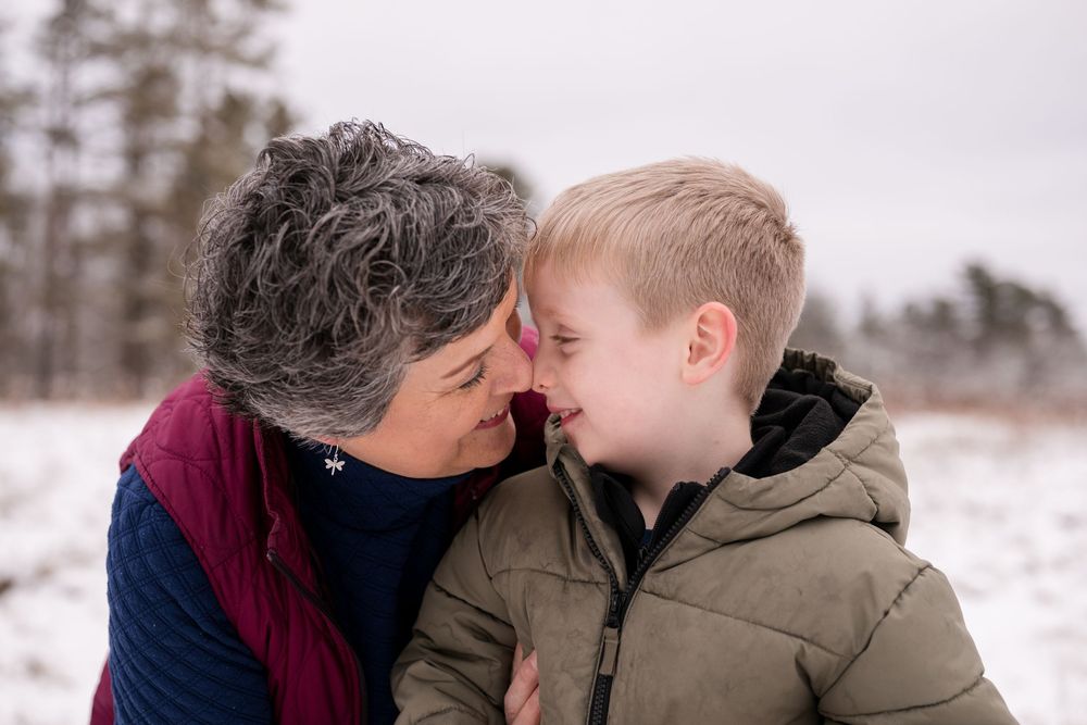 Heartwarming winter portraits showing affectionate family moments in the snow.