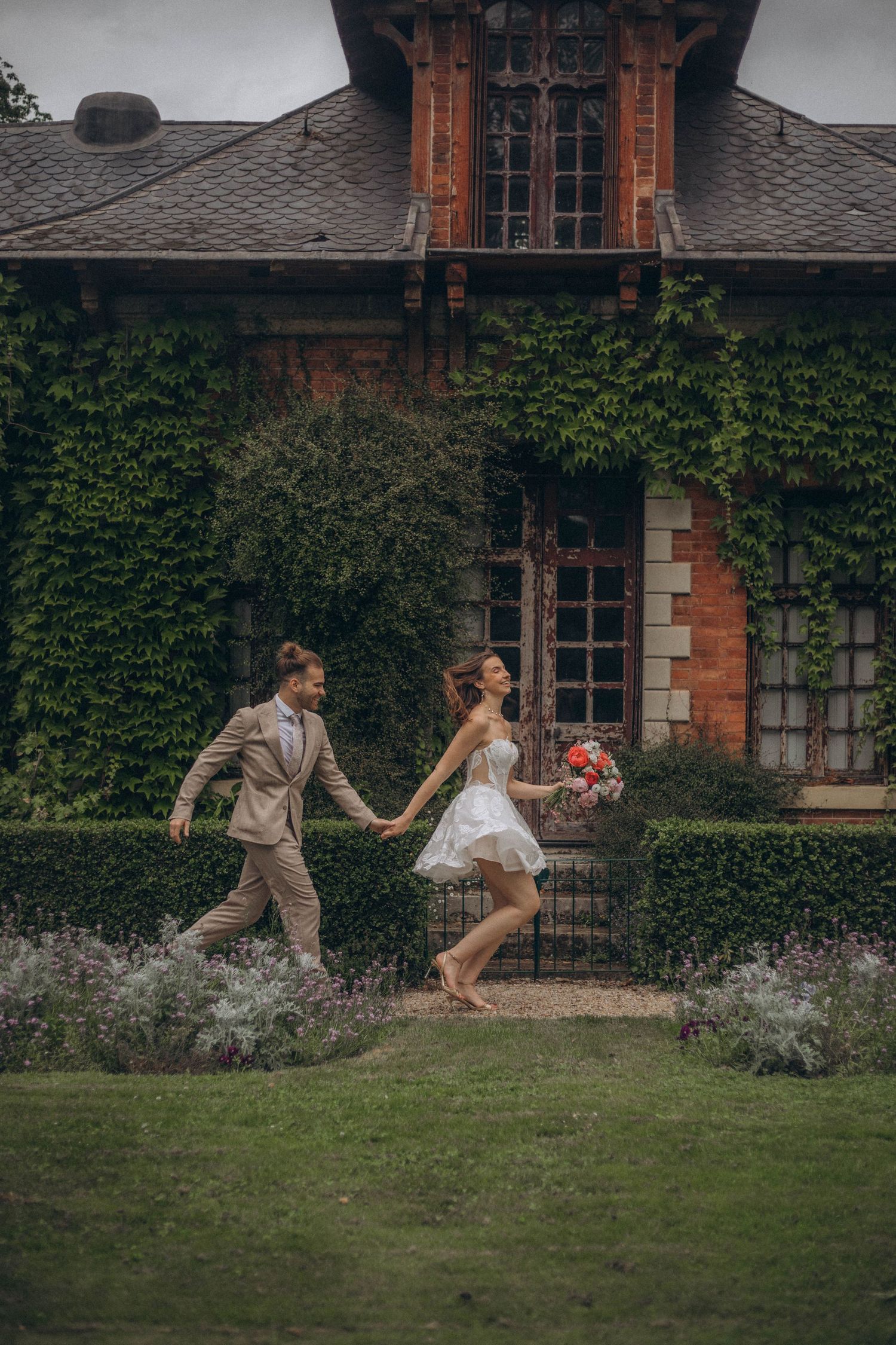 Wedding photoshoot at Parc de Bagatelle Paris