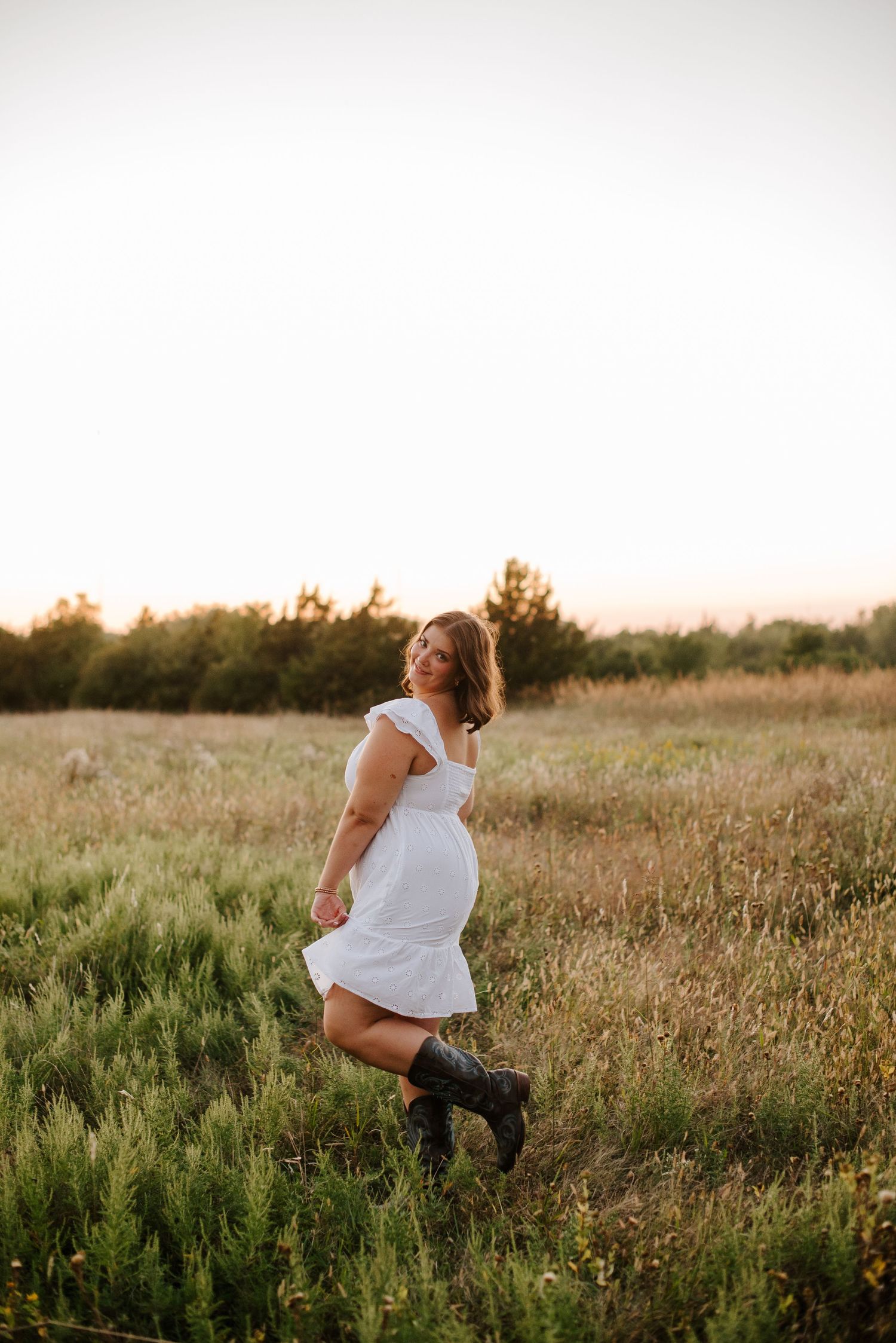 Senior pictures in Chisolm Creek Great Plains Nature Center Wichita, KS - Jessica Nadine Photography