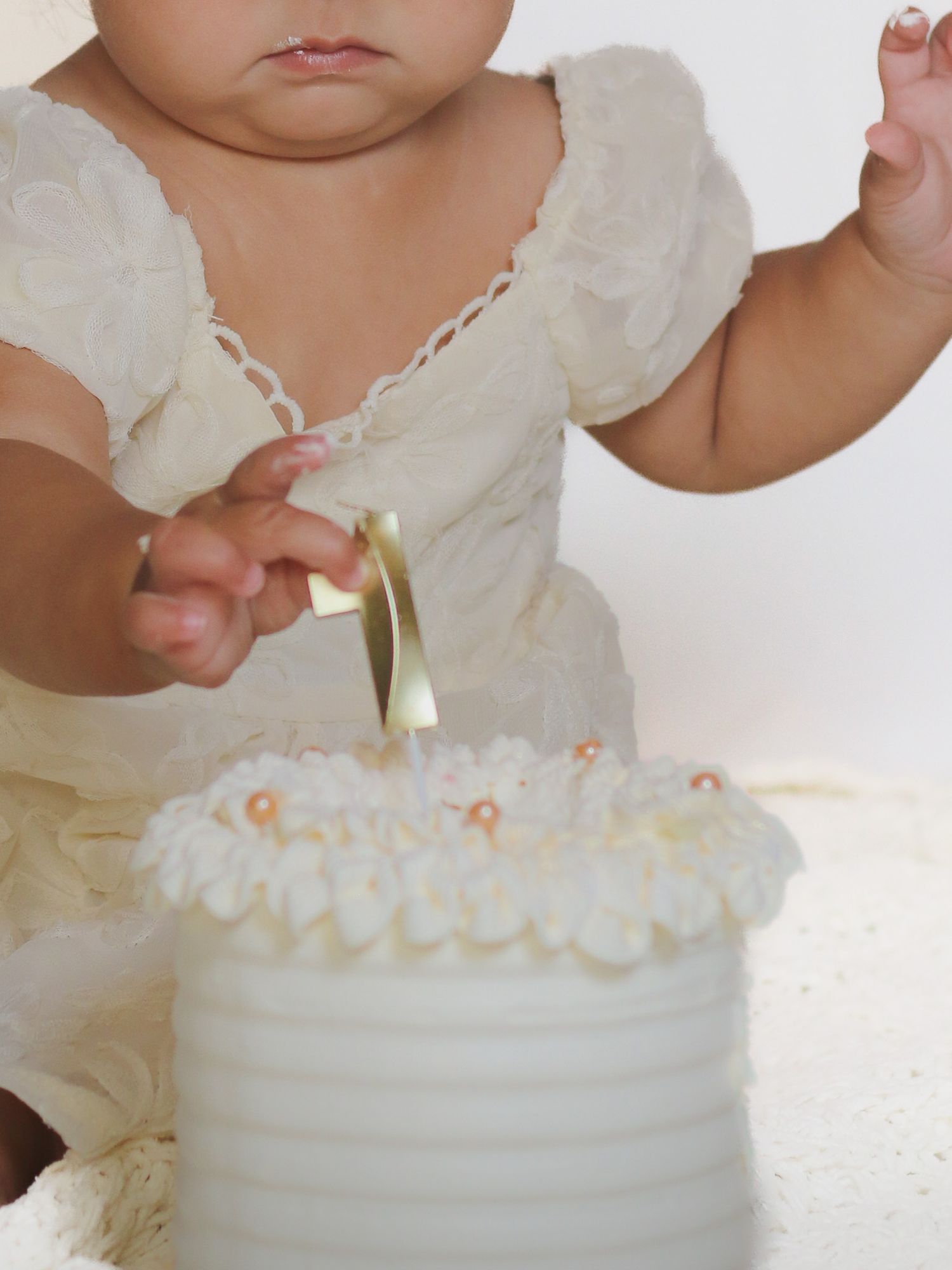 Bright, dreamy, timeless images capturing love, connection, tiny details, and the beautiful seasons of family life in Las Vegas.