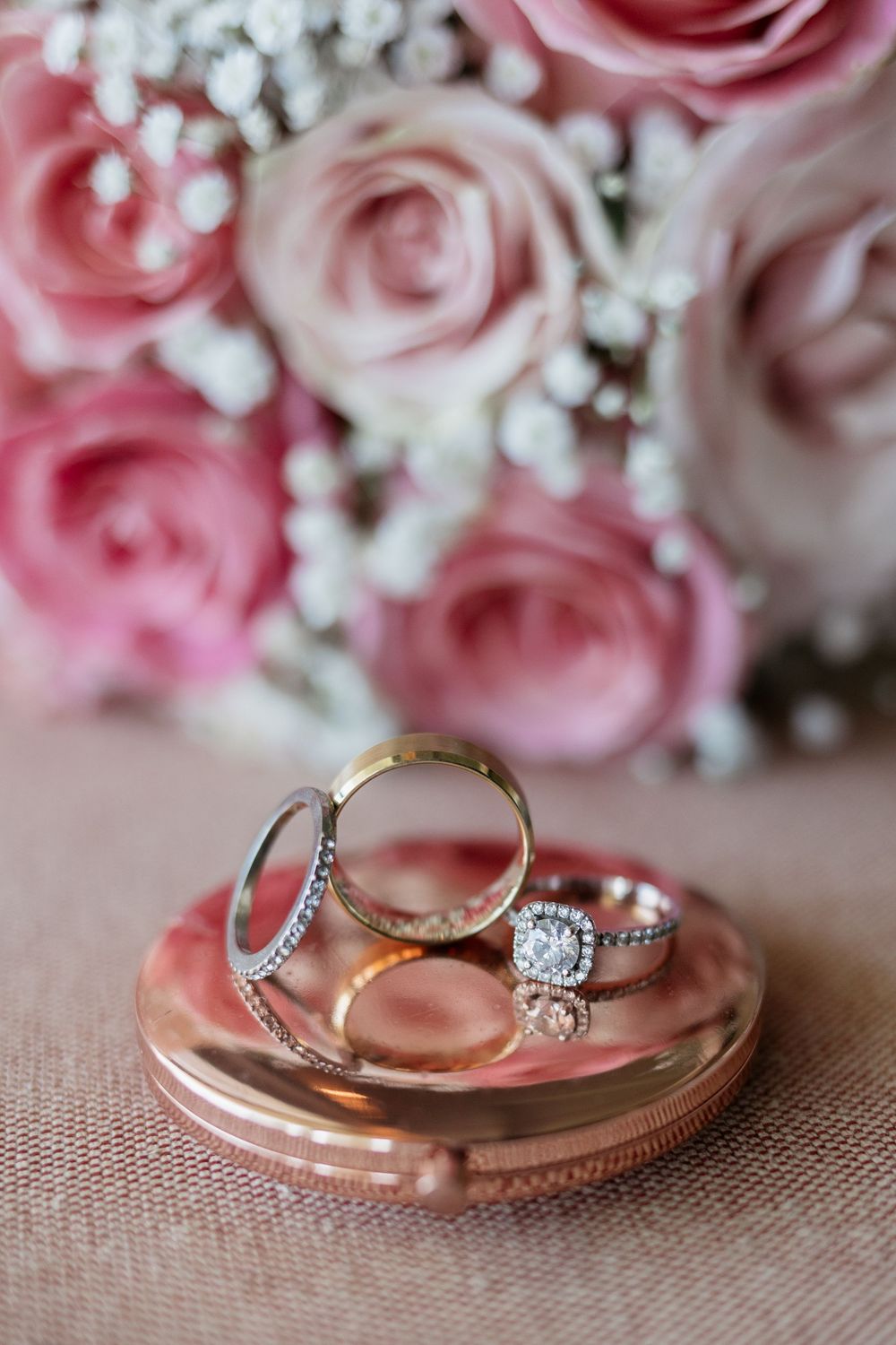 weddingrings-bouquet-engagementrings