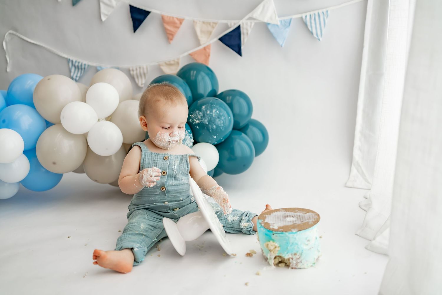 Cake Smash | Baby Photographer | Portrait Photographer  | First Birthday | Birthday Session