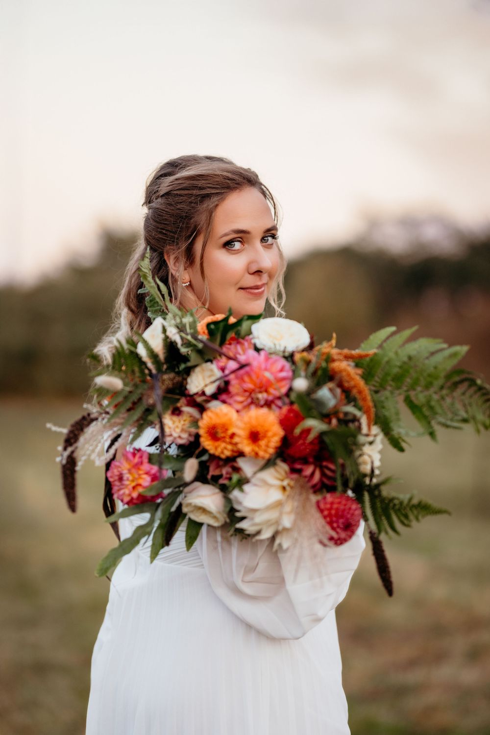 <img src="brudbukett dahlia" alt="brudbukett dahlia"/>