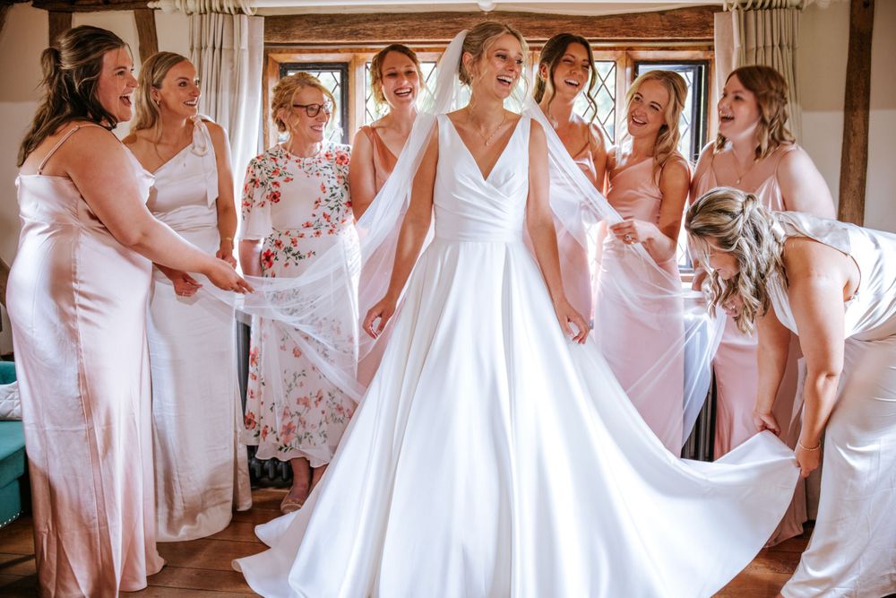 Cain manor wedding photographer, wedding photographer Hampshire, bridal party, wedding preparation photos, morning