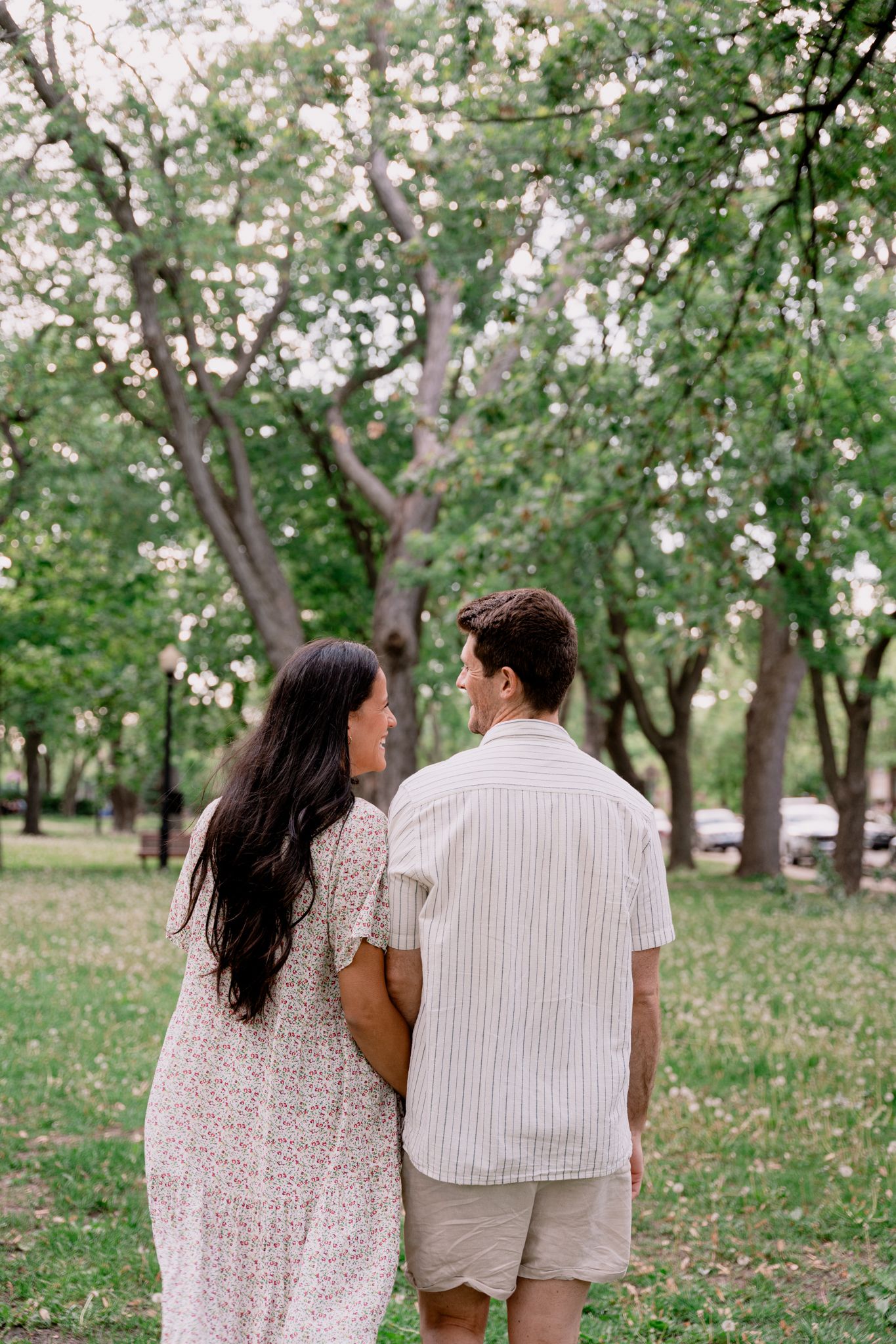 Séance photo en été au parc Baldwin à Montréal.