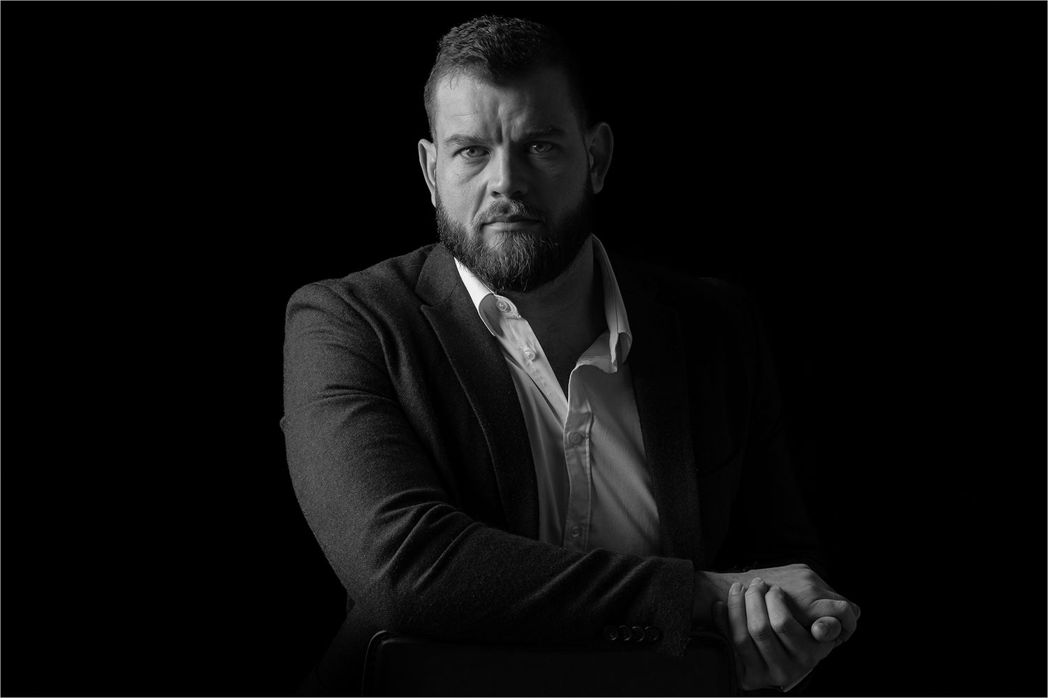 portrait in studio. Male model photography. Social Media photoshoot. LinkIn Photoshoot. Corporate Photoshoot.