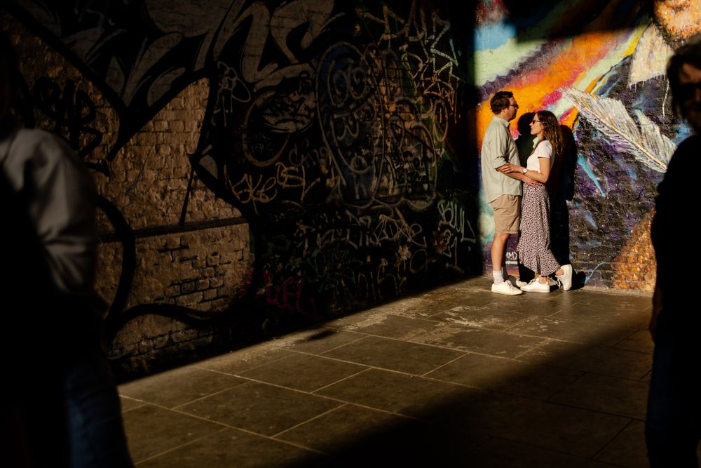 Shakespeare graffiti with couple together in sunbeam