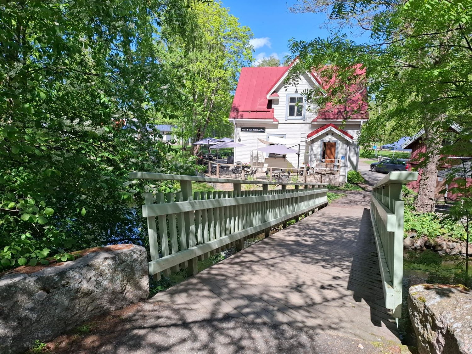 Näkymä kanavalta takaterassillemme