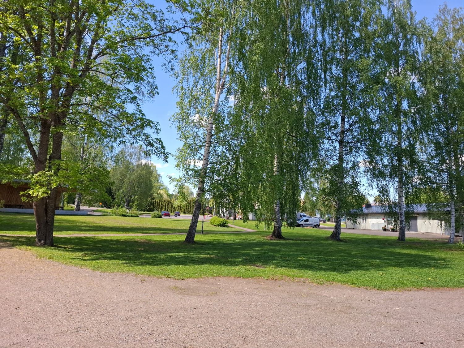 Näkymät pihasta Jokilavalle