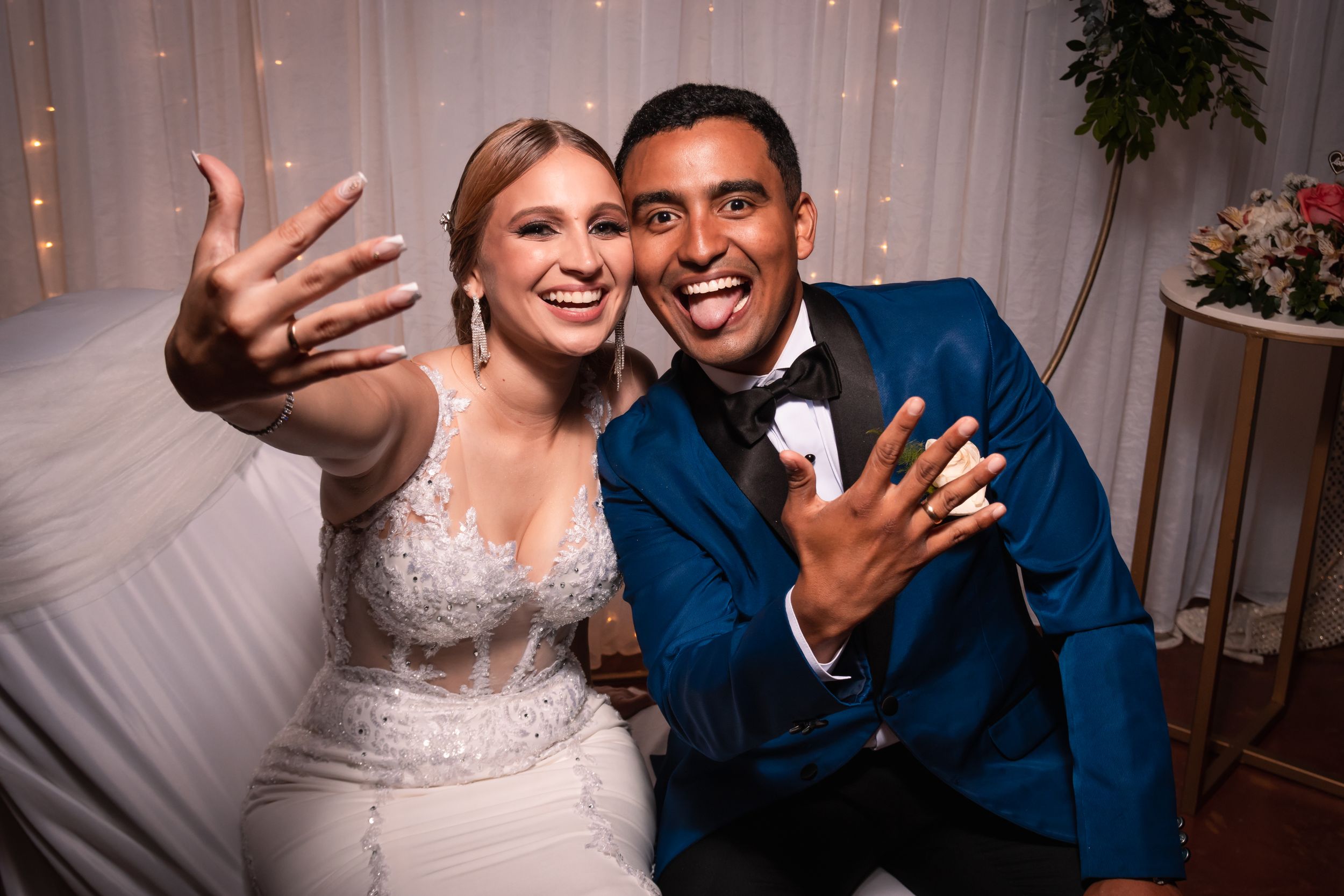 Fotografia de Bodas en Greenville SC, Fotografia de los recien casados mostrando sus anillos de boda