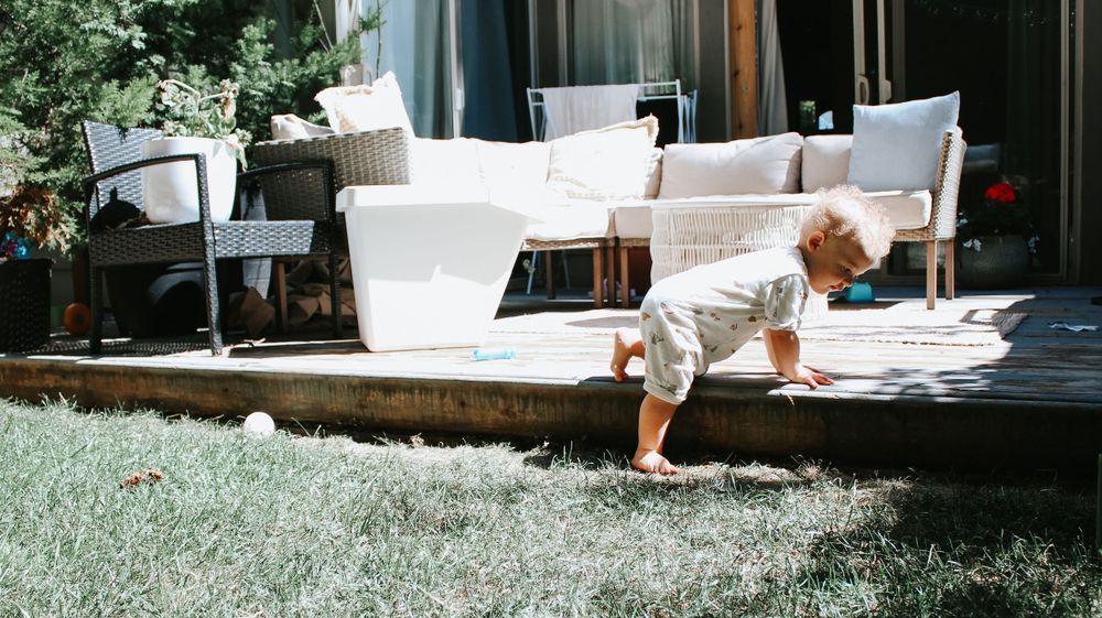 Vancouver Family and Motherhood Photographer offering natural and candid mommy and me sessions indoors or outdoors