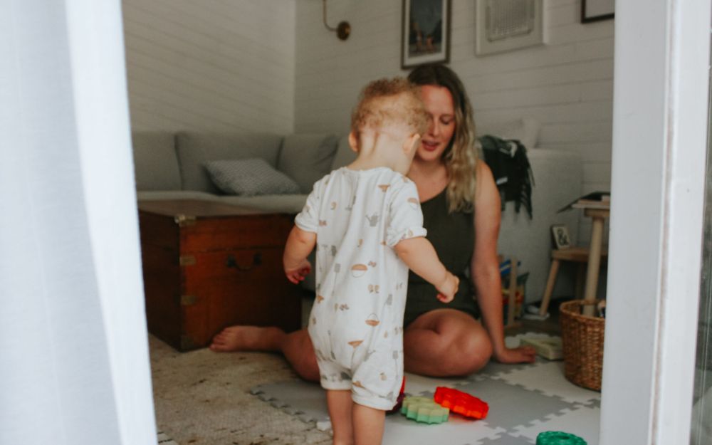 Vancouver Family and Motherhood Photographer offering natural and candid mommy and me sessions indoors or outdoors