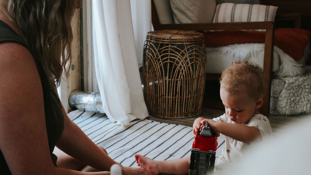 Vancouver Family and Motherhood Photographer offering natural and candid mommy and me sessions indoors or outdoors