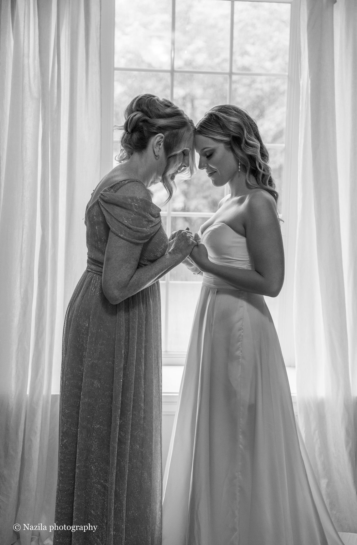 Mother helping bride with dress — Montreal and Quebec wedding photographer