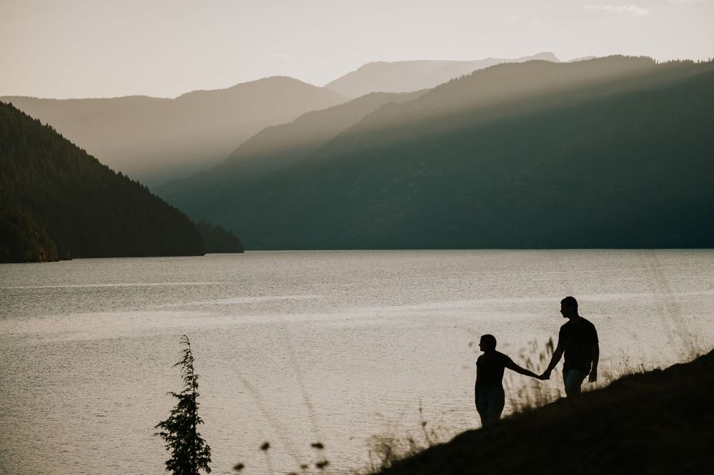 Couple adventure photography photoshoot on Vancouver Island of couple looking at Comox Valley glacier during blue hour