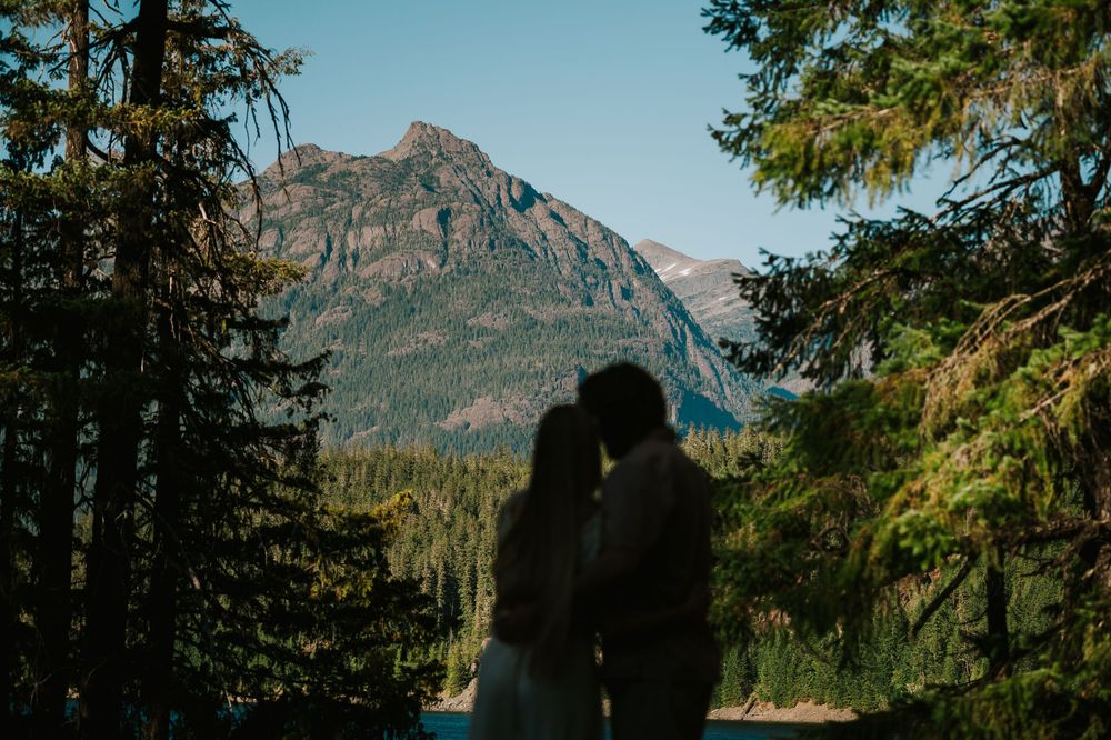 Couple adventure photography photoshoot on Vancouver Island of couple looking at big mountains in Strathcona Park