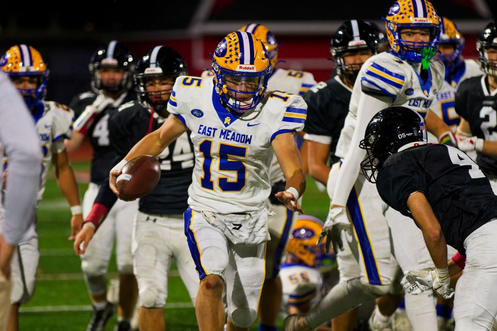 High school Football - Running the ball