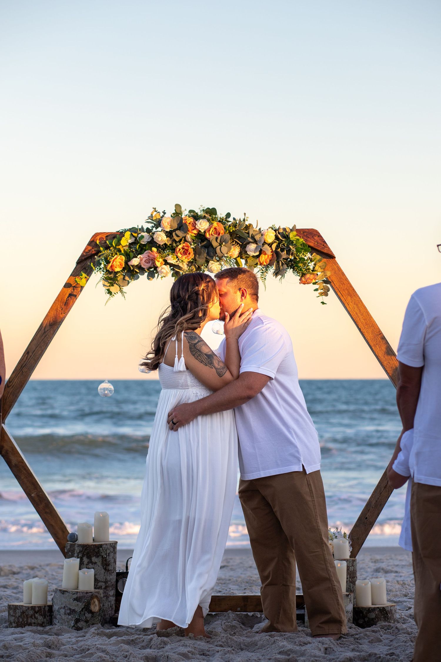 Sunset weddings are so dreamy!