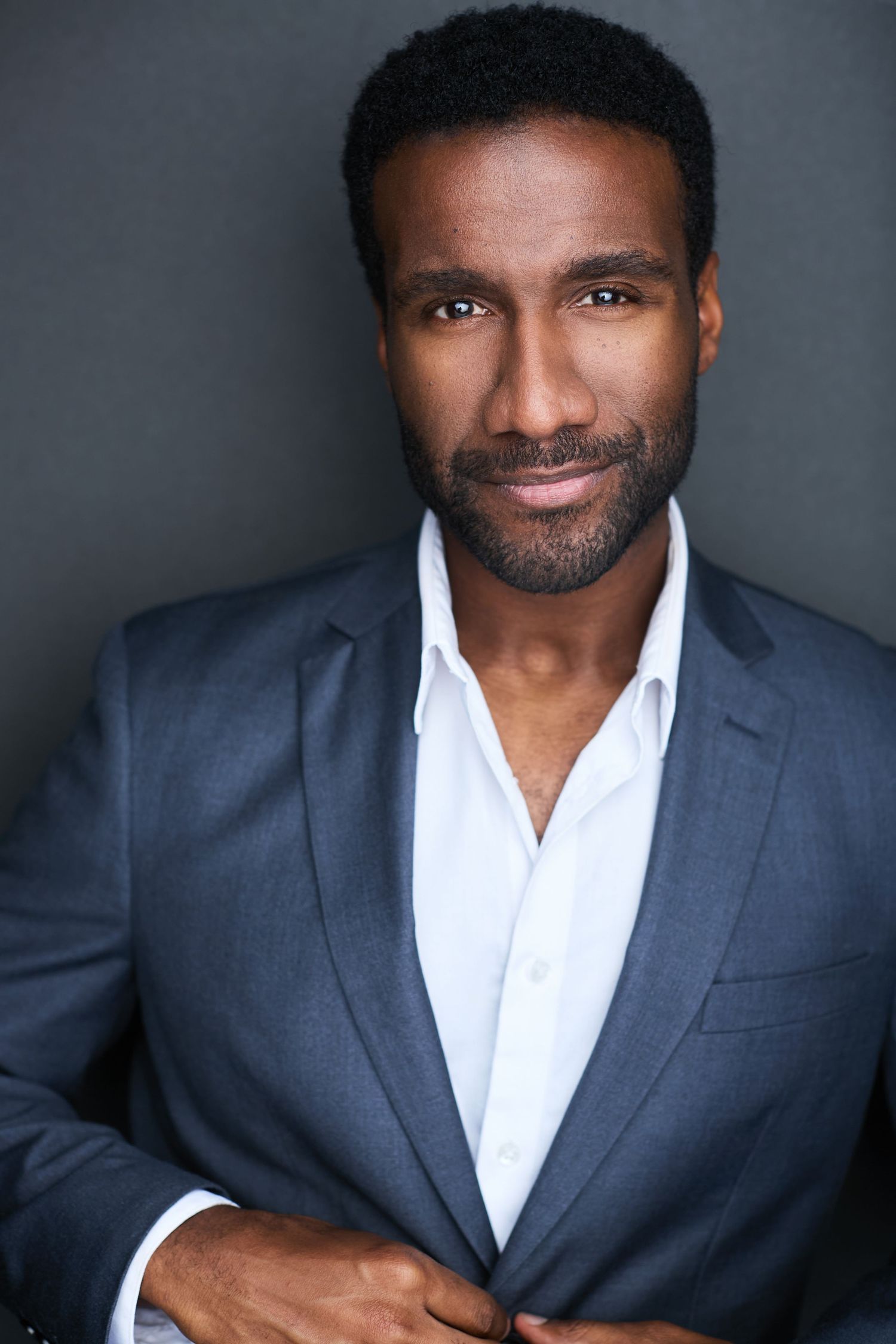 Corporate NYC headshot of a man in a blue suit.