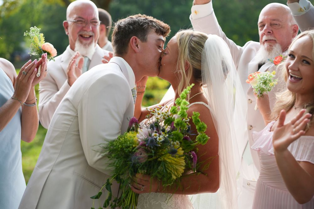 wedding kiss