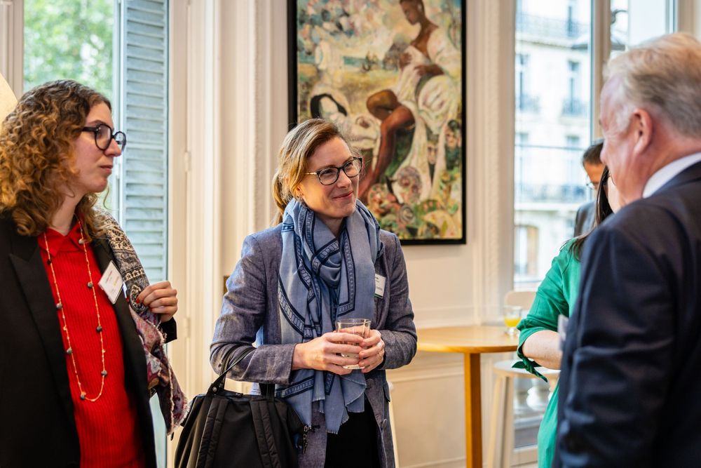 Guests in conversation at AFBA Commonwealth Bank of Australia reception, Paris - parisianphotographers.com