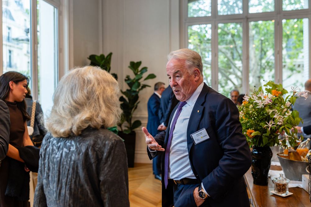 Guests mingling at Commonwealth Bank of Australia corporate reception, Paris - parisianphotographers.com
